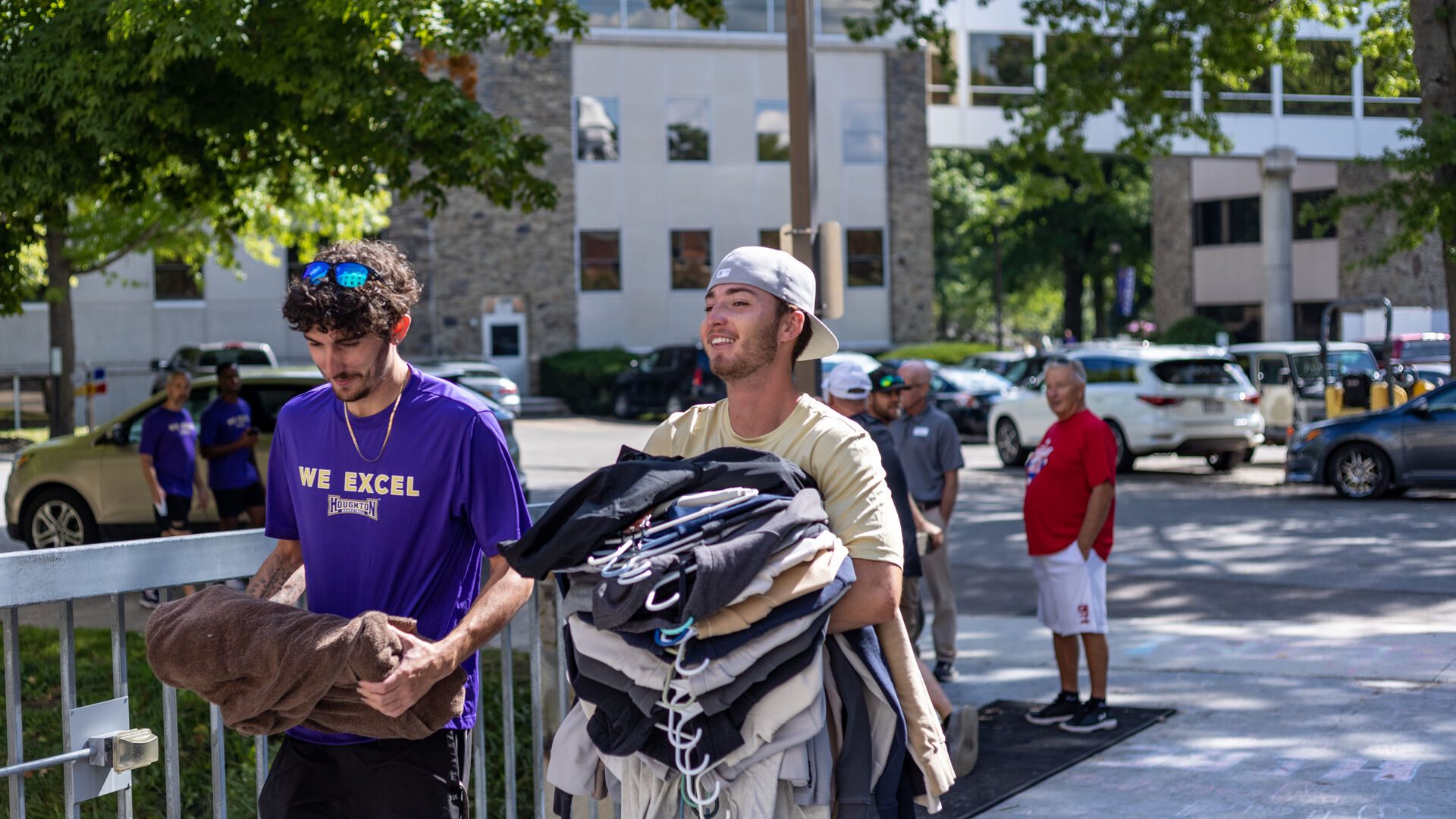 Houghton student helping new student move-in.