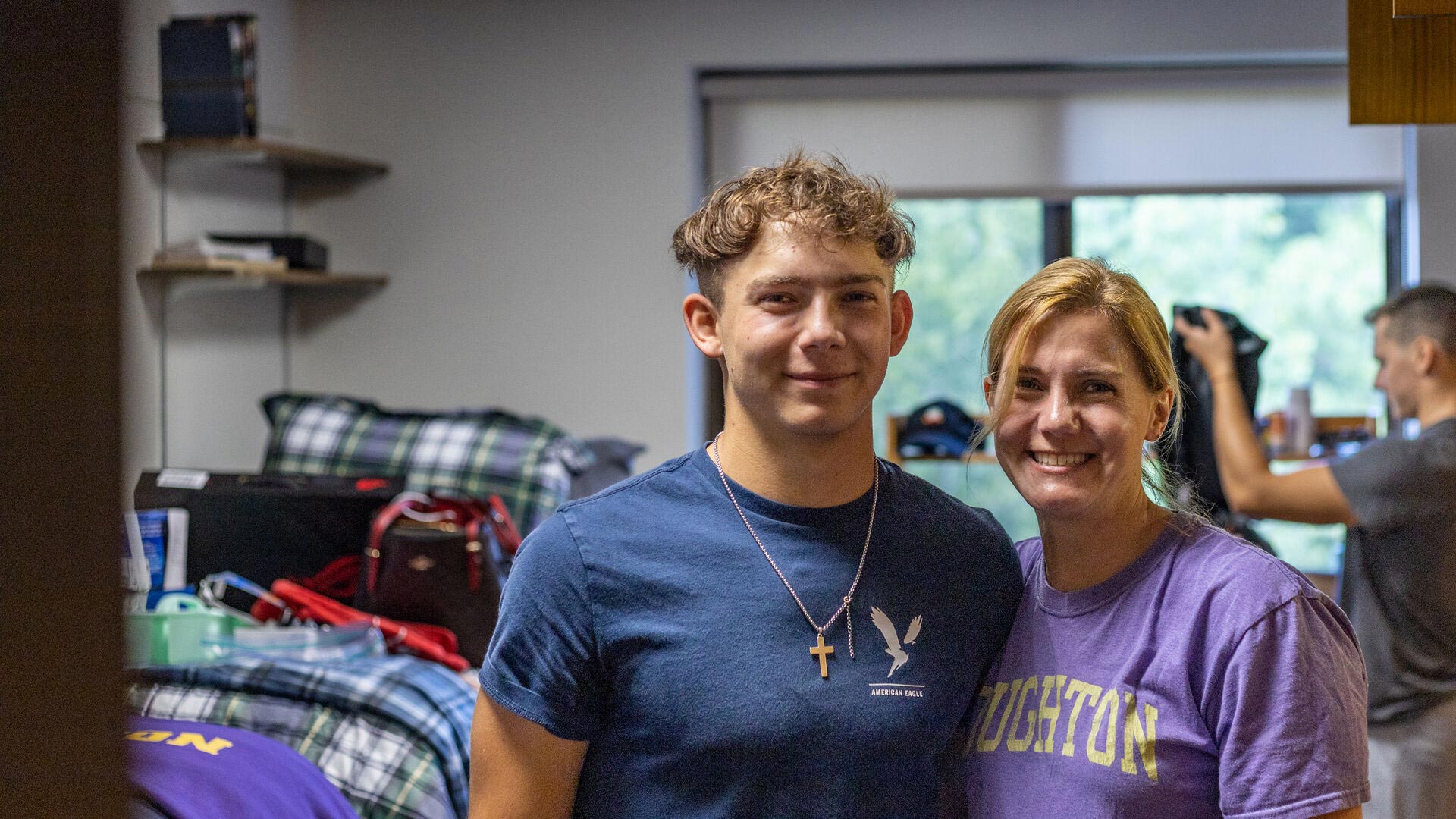 Houghton student with mother moving into dorm room.