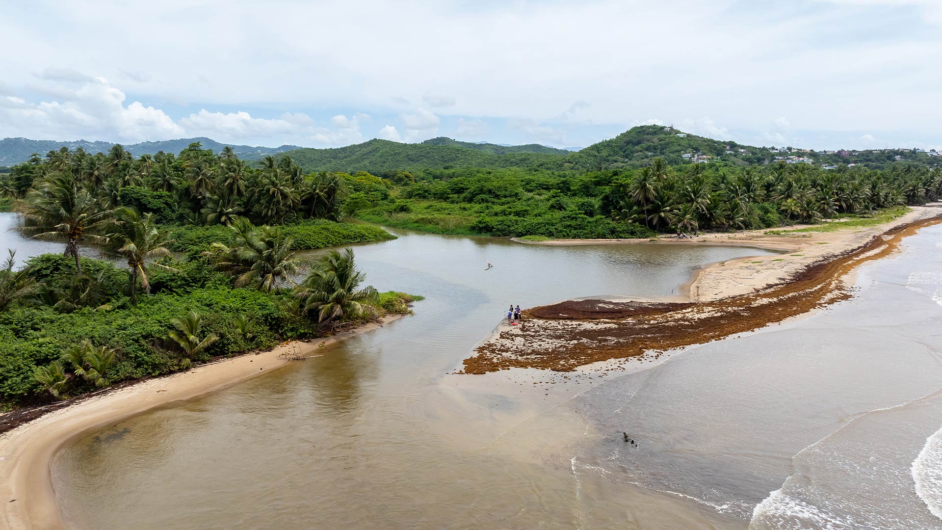 Rain forests and sandy beaches in Puerto Rico on a cloudy day